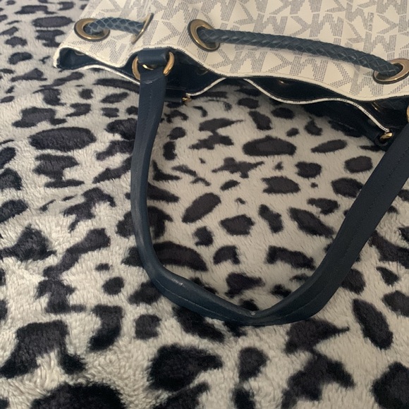 Michael Kors Large Jet Set Gathered Tote - Picture 10 of 11